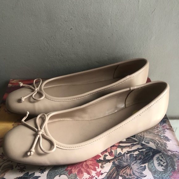 Calvin Klein Nude Leather Ballet Flats with Bow size 9 brand new never worn - Picture 2 of 3
